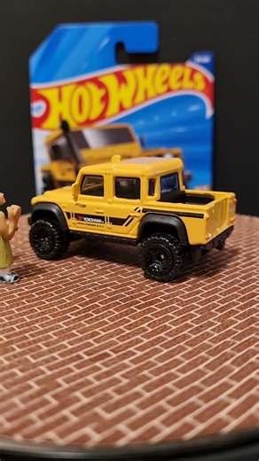 HOT WHEELS DIECAST REVIEW '15 LAND ROVER DEFENDER DUAL CAB #landroverdefender #offroad #hotwheels