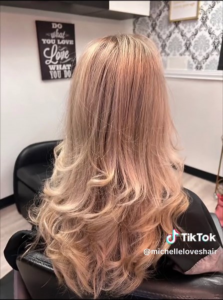 Its time to GLOW UP! I Had a great time working in my lab creating this beautiful hair color ! There are blondes for all seasons 🌞 . . .. . #highlights #haircolor #haircuts #salon #phxstylist #funhaircolor #longhair #lovewhatyoudo #balayagehighlights #balayagehair #blondeme #rootsmudge #colorblend