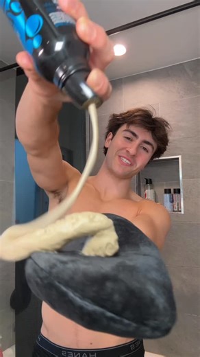 Nic Suarez on Instagram: "HELP HOW DO I GET IT OFF 😭 #selftan #mensgrooming #inthenicoftime"