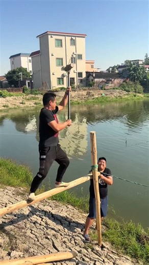 Homemade Wooden Balance Bridge – A Test of Skill and Strength