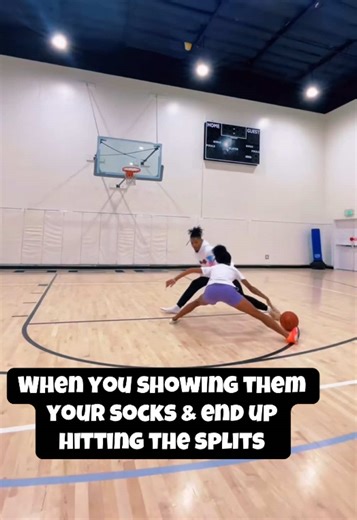 When you hit the splits on accident 😅😂😂😂🏀 #lifesabucket #fyp #jokes #barefoothooper #mjiceyy