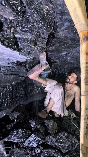 Extreme Underground Coal Mining Using Pneumatic Rock Drill | Dangerous Traditional Mining Process