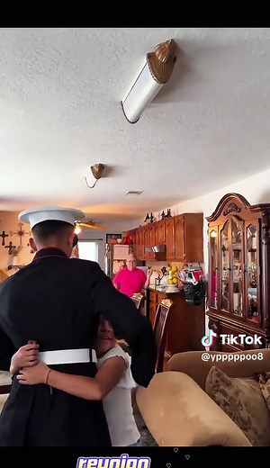 They're finally reunited.#usa🇺🇸 #surprise #reunion