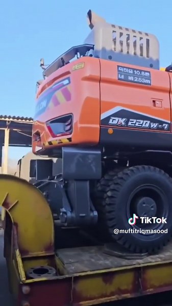 Doosan DX220 Excavator Features and Performance