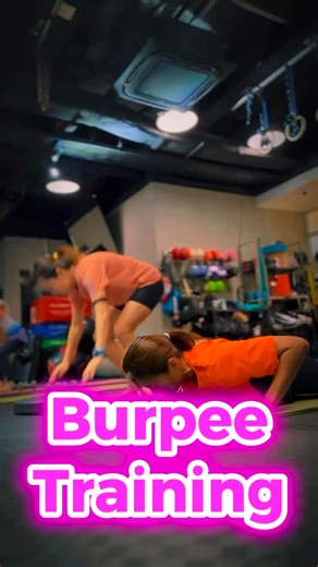 想喺Hyrox 嘅 Burpee做得好，基本動作就要先練好！ ====================== 因應不同人仕需要會有以下不同明段課堂提供選擇： 1️⃣室內體能訓練班🏋🏻‍♂️，堂地點位於尖沙咀 Alive Fitness ，會運用各種器材做訓練，每位學員上堂時亦會提供Polar OH1心跳臂帶監察進度，每班8~10人。 🔴Hyrox 班 逢星期日12:00-1:00 報名及詳情： http://bit.ly/3IBgVZ1 🟢逢星期三晚8:00~9:00 報名及詳情： https://bit.ly/3Uw1CDv 🔵逢星期四晚7:00~8:00 報名及詳情： https://bit.ly/45Ltadd ===================== 2️⃣另有1對1或1對2私人訓練，上堂時會提供Polar OH1心跳臂帶監察進度，亦會跟據每位學員嘅能力及要求設計合適嘅訓練課程。如有興趣可In Box了解詳情。 FB:paulsirtraininggroup IG: paulsirtraininggroup YouTube: paulsirtraininggroup 