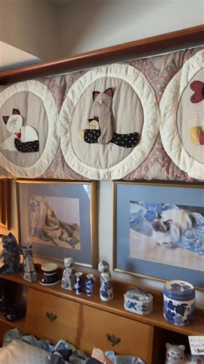 The most purrrrfect estate sale. 🐈#estatesale #thrifting #catlady #dfw #estatesalehaul @junkinthetrunkdfw