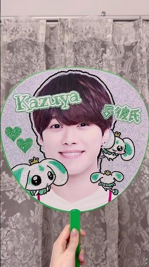 初めての #デコうちわ 🍮💚参戦前日に滑り込みで完成！細かいところはご愛嬌🪄かずやに会えるのとっても楽しみ .*⟡.· #なにわ男子 #なにふぁむさんと繋がりたい #大橋和也 #ラインストーン