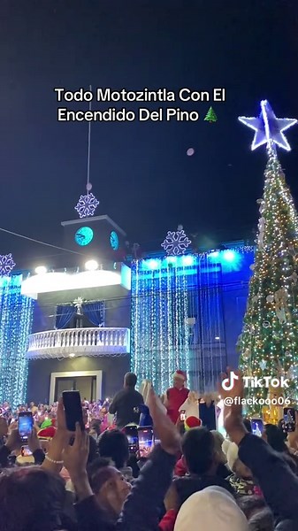 Encendido del Pino en Motozintla: Celebración Navideña