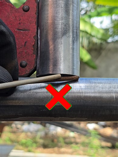 90 Degree Round Iron Pipe Connections: Welding Techniques