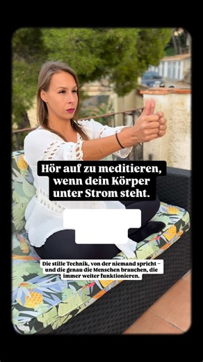 Vivian Reh | Emotionen & Nervensystem on Instagram: "Früher habe ich immer versucht zu meditieren, wenn ich komplett überreizt war. Aber mein Kopf war so laut, mein Körper so angespannt, dass ich aus der Meditation gestresster rauskam, als ich reingegangen bin. Kennst du das? 👉 Du willst Ruhe – und bekommst noch mehr Gedanken. 👉 Du willst ankommen – und dein System fährt weiter hoch. Irgendwann habe ich verstanden, dass Meditation nicht funktioniert, wenn mein Körper noch im Überlebensmodus is
