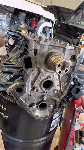 Full engine rebuild on a 6.7 Powerstroke