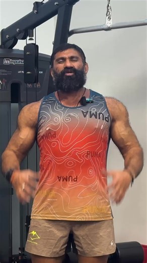 Best traps exercise for isolating those trapezius Check out the complete video on my YouTube Pull down to back - close grip #neckworkout #traps #trapezius #trapworkout #gymworkout #biglee #tamilfitness #gym #fit #reels | Biglee's World Of Fitness