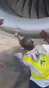 Don't worry, it would be okay #incredible #aeroplane #flight #airplane #GroundServices #pilotlife #landing #recording #airportlife #takeoff | 7Youknow