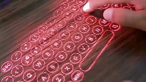 电影里的黑科技，让手机变电脑，出门带上它随时随地都能办公，打字游戏两不误 #高新数码 #黑科技