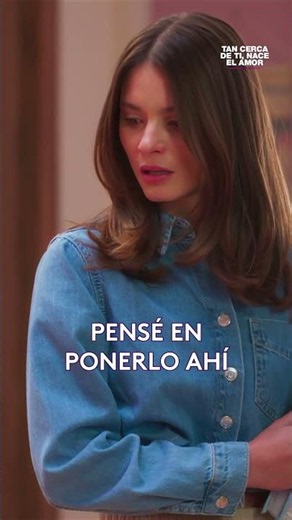 Consuelo gives Valeria a touching gift #TanCercaDeTiNaceElAmorUS #Uninovelas