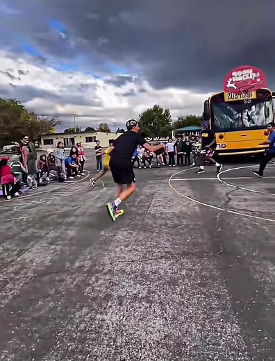 再见少年拉满马：美式篮球的热血风采