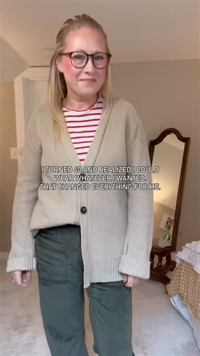 Aly | Effortless Style | 📍Seattle Content Creator on Instagram: "If you’re new here, I’m Aly. I share chic, elevated outfit ideas that actually fit real life. Think: timeless staples, effortless layers, and details that make you feel put-together without trying too hard. Follow for daily outfit videos with formulas that make it easy for you to copy (with links!). All simple, wearable looks that make getting dressed feel easy and intentional."