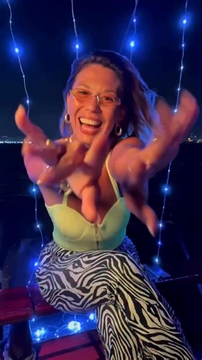 Rio Passeios e Trilhas | Agência de Turismo Rio de Janeiro on Instagram: "Toda terça tem Rio Boat Party! Sabe aquela festa no Rio que não dá para perder? A Rio Boat Party é isso! Música, drinks e uma vibe única no barco mais animado da cidade. 🌊💃 🎶 DJs 🍹 Drinks 🏙️ Vista incrível do Rio 💥 Diversão garantida! 📲 Garanta seu lugar na festa! Chama no WhatsApp: +55 21 98631-8189 #RioBoatParty #FestaNoBarco #TerçaNoRio"