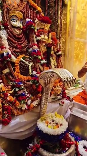 Shri Kashi Vishwanath Jyotirling 🙏 On the sacred day of Mahashivratri, devotees gather at Shri Kashi Vishwanath Jyotirling in Kashi to seek the eternal blessings of Shiva. Mahashivratri symbolizes spiritual awakening and the union of the soul with Shiva, while Kashi stands as the timeless city of moksha and divine energy. May Baba Vishwanath bless all devotees with peace, strength, and liberation. 🙏 Video credits: Shri Kashi Vishwanath Temple Trust #TempleConnect #Mahashivratri #KashiVishwanat