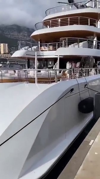 16K views · 790 reactions | 94m Viva by Feadship ⚓ Viva features exterior design penned by Azure Yacht Design and Studio De Voogt and an interior by Peter Marino described as “open beach-house style”. Tag who you would invite onboard壟 Credits: @montecarlo.marine.official | Yacht Harbour | Facebook