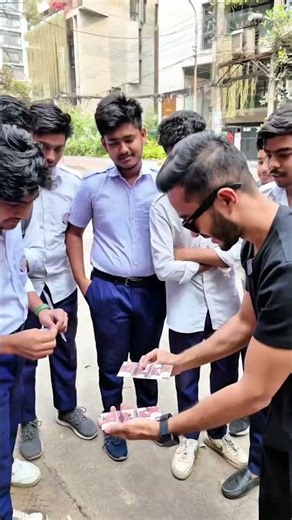 Street Magic. Paper to Money magic trick