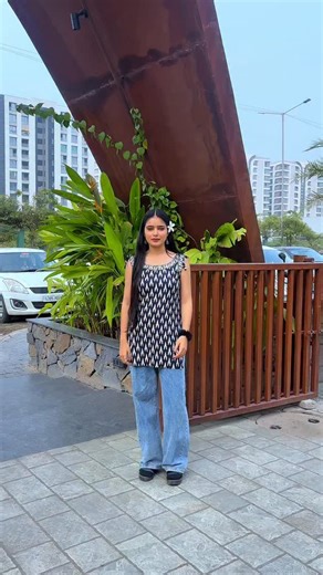 Shivani shukla 🧿 on Instagram: "Kurti poses for girls 🧿 @_s.h.i.v.u_17 . . . . ( kurti, poses , posing idea, pose for girls) . . #trendingreels #pose #poseforgirls #posingideas #kurtiposes #zulfein #shivu17"