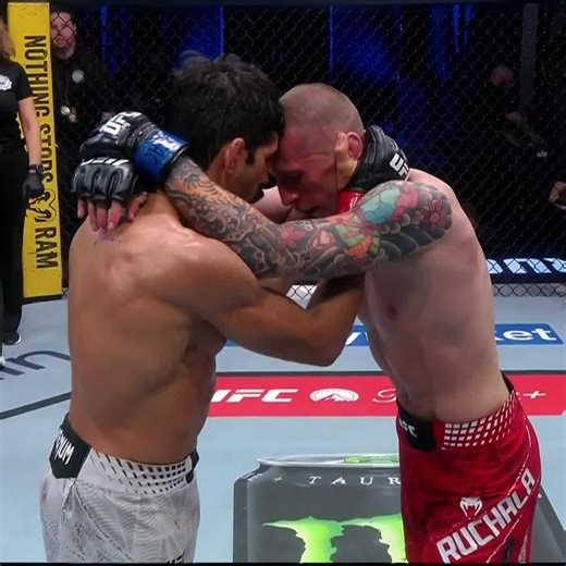 Bez sensu robić nawet 3 walkę bo to i tak przyszłości nie ma, trzeba się odbudować i następne parę lat powalczyć na niższych europejskich galach. Ludzie mówią, że wyciskanie czy wyniki siłowe nie mają znaczenia w walce i tu się nie zgodzę, gość wyciska 70kg na płaskiej (robiłem tyle po 4-5 miesiącach amatorskiego treningu na siłce w liceum) i widać że on po prostu nie ma siły nawet w tej kategorii wagowej. Wszyscy teraz stawiają na przygotowanie motoryczne i tego nie unikniesz, jak chce walczyć 