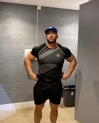 Craig Morton on Instagram: "122kg! With the thought of a 6 week cut 💪🏻 maybe work towards 116-118kg 🤪 #cut #nutrition #gymmotivation #fitness #bodybuilding"
