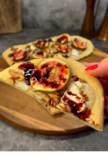 Eat Like an Assyrian Queen 👑 Get the recipe at tableofgods.com/queen #Mesopotamia #Tableofgods