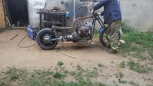 A HOMEMADE motorcycle with a car engine-САМОДЕЛЬНЫЙ мотоцикл с автомобильным двигателем