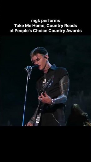 mgk performs Country Roads + Lonely Road at People's Choice Country Awards
