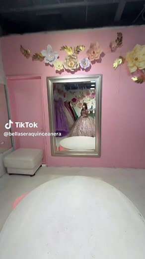 Vestido morado brillante para quinceañera