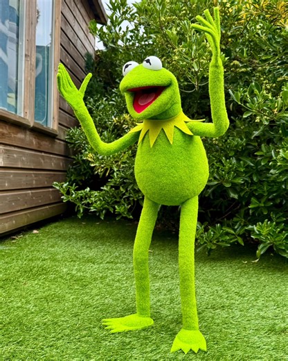 Here are some progress pics from my latest Kermit the Frog replica build | Phil Fletcher Puppeteer/Puppet Builder