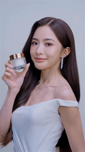 𝑾𝑱𝑴𝑰𝑳𝑫 on Instagram: "Forever grateful to @charlottetilbury for creating my dream Pillow Talk bridal looks for the most special day of my life 🤍✨ Every brushstroke, every glow, and every detail make me feel like the most beautiful woman in the world. From soft romance to timeless glamour, each look captured every moment of my wedding journey perfectly. From “I do” to dancing into forever. 💫 Thank you for being part of my journey, I will cherish for a lifetime ✨ #GetTheLook 💫 ✨ Magic Cre