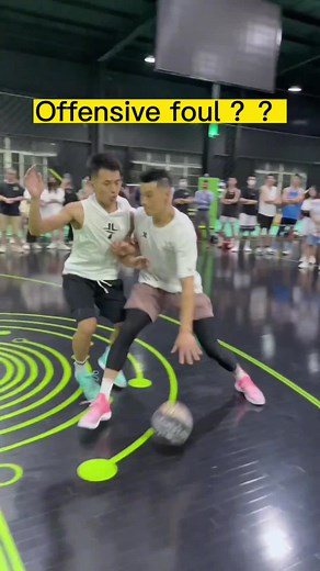 Intense One-on-One Basketball Game Highlights