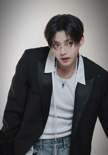 TOP 1 VISUAL OF THE YEAR 2025: TÂN BINH LEE SANGWON