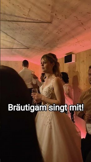 Bräutigam singt mit uns mit beim Brautstehlen