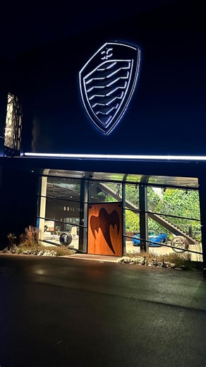 Thomas Besson on Instagram: "The Koenigsegg Jesko cruises along the snow-covered factory roads at sunset ❄️ #koenigsegg #jesko #koenigseggjesko #sweden #factory #koenigseggautomotive #koenigseggfactory #hypercar"