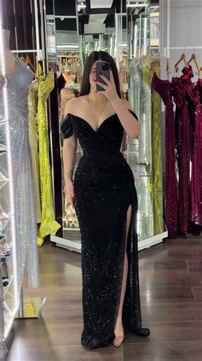 Mini Prom Collection 2025: Elegant Black Dresses