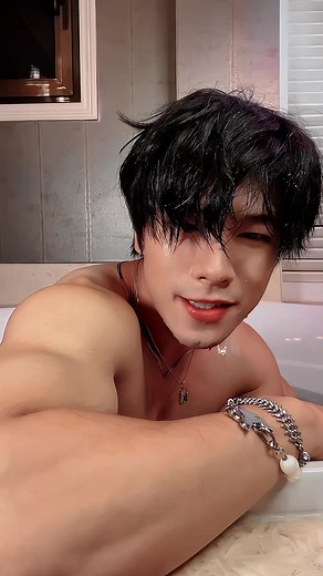 It’s so dangerous dancing at tank😏#muscleboy #cuteboy