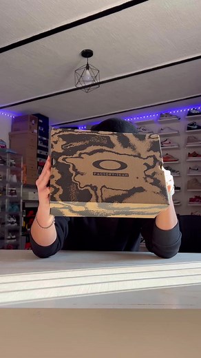 Oakley Factory Team Flesh Sneakers Review