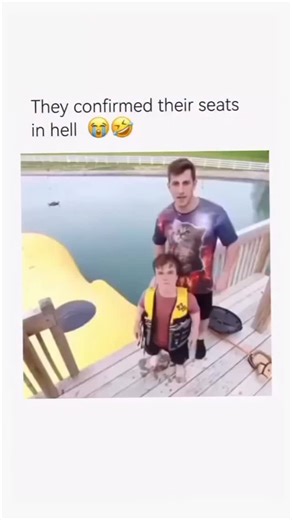 MeMo on Instagram: "🤯 Stunt Analysis: The ‘Dwarf Blob Launch’ This viral clip meticulously documents a high-risk water blob launch where a smaller participant (the ‘flyer’) is propelled to extreme height by a much larger ‘jumper’ descending from an elevated tower onto the inflatable air cushion. The footage is characterized by a high-angle launch, an aerial hangtime estimated at \approx 3.5 seconds, and a massive, photogenic splashdown, all set to an incongruous R&B soundtrack. The sheer kineti