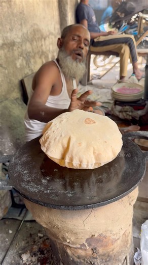 Amazing roti Making skills 😲 #shotrs #Amazing #foodie #streetfood #indianfood #making