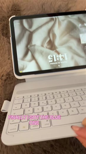 Unboxing the Blue iPad 2025 with Apple Pencil