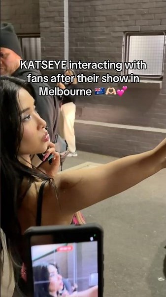 KATSEYE Interacting with Australian EYEKONS After Their Melbourne Show! 🇦🇺🫶🏻💕