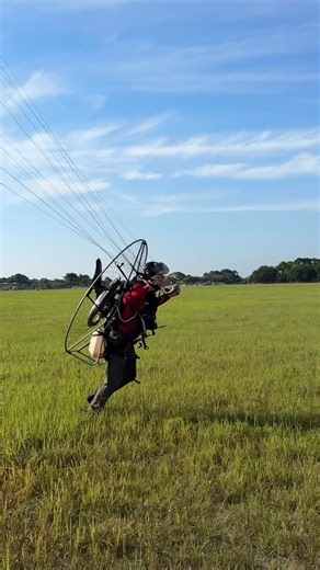 Paramotor Orlando | Day 1 → nervous. Day 10 → paramotor pilot 😎 Drop LEVELUP if you’re ready! ⚠️ Last training spots available for 2025 Instructor:... | Instagram