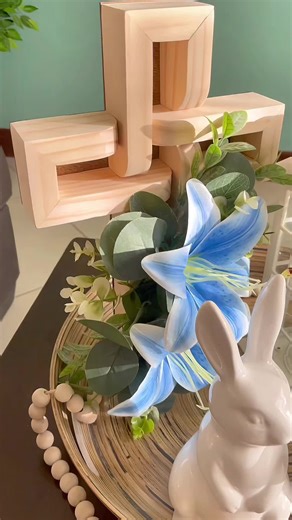 Cruz Artesanal decorada para cualquier época del año perfecta para decorar en Semana Santa o simplemente para regalar para Bautismo o primera comunión. Puedes enviarnos un mensaje al 6232-6917 #pascua #semanasanta #cruz #cruzdecorada #bautizo