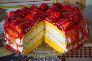 Torta sa šlagom i jagodama | Sašina kuhinja