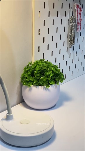 lucu bgttt tanaman plastik buat dekorasi, biar meja kamu makin aesthetic😍✨ #tanamanhias #dekorasikamar #tanamanplastik #hiasankamar