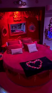 Ever wondered what the most unforgettable romantic getaways in the Midwest look like? Here are the Top 3 Romantic Adventure Suites couples can’t stop booking: 🇫🇷 1. Night in Paris — Hillsboro, Ohio A passport-free Paris experience filled with romance, luxury, and immersive adventure. 👑 2. King Louise — Mount Vernon, Ohio A royal-themed escape with riddle challenges, hidden passages, and romance fit for royalty. 🪄 3. Wizard Romance — Morrison, Illinois A magical, story-driven suite packed wit